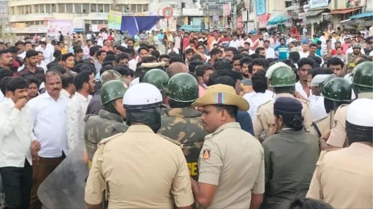 karnataka shivmoga 4 people detained protest veer savarkar tipu sultan 