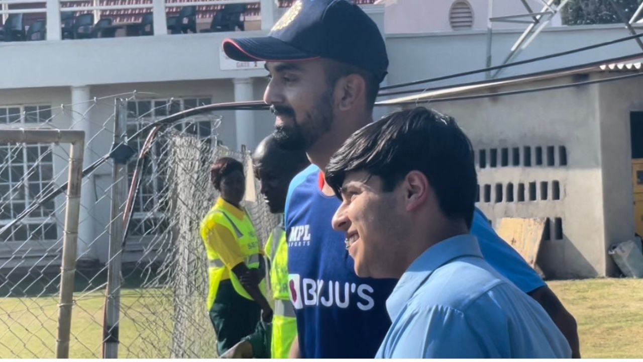 KL Rahul with a fan