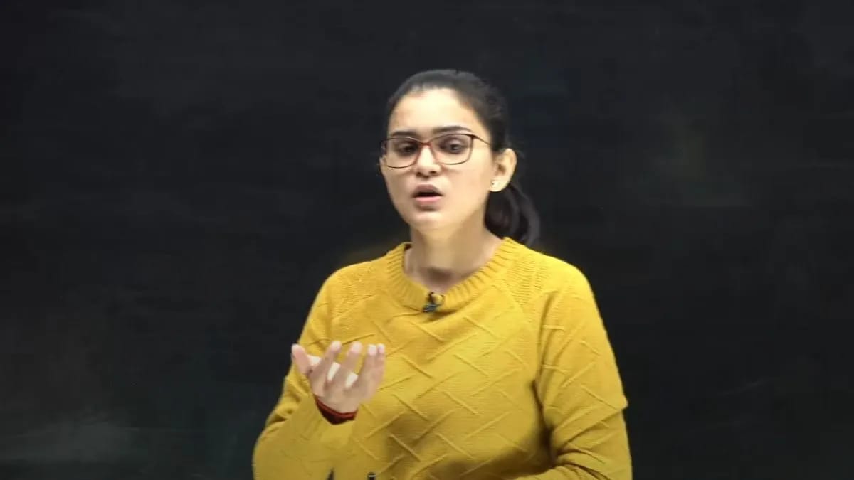 YouTuber Himanshi Singh shares her views on online education and how she defends critics.